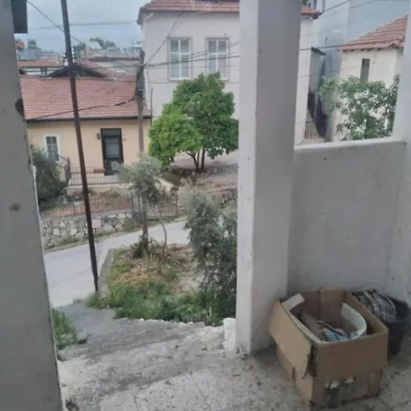 две комнаты в центре города с видом на море 아파트